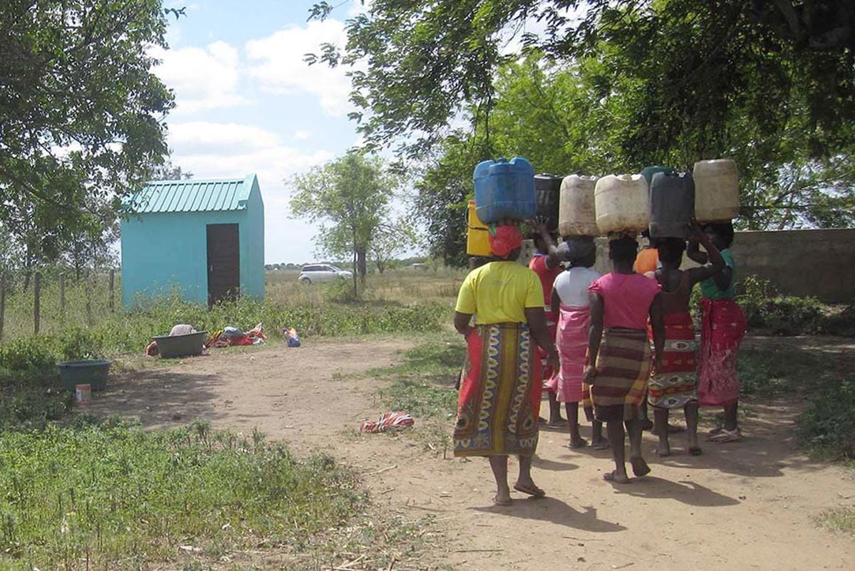 Women carrying water