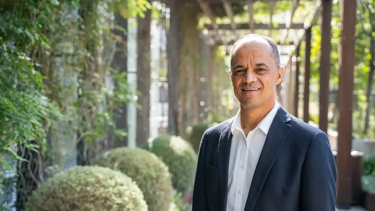 Paul Williams in a suit smiling