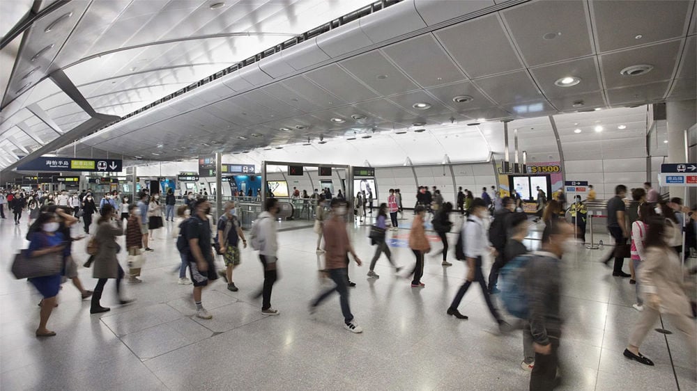 Passengers moving around Admiralty station