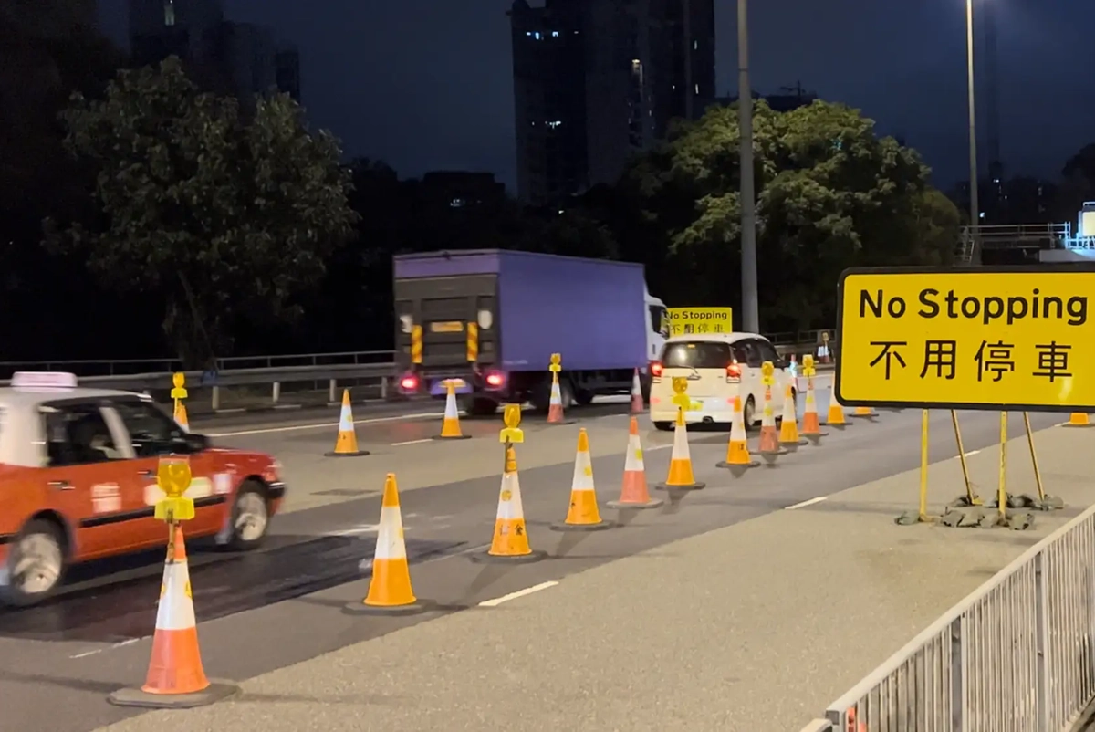 Tolling equipment on gantries includes an RFID antenna, an ANPR camera, an AVC laser scanner and a CCTV camera 