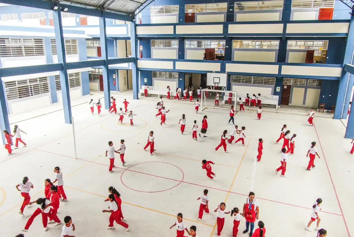 Children playing in a Peruvian school