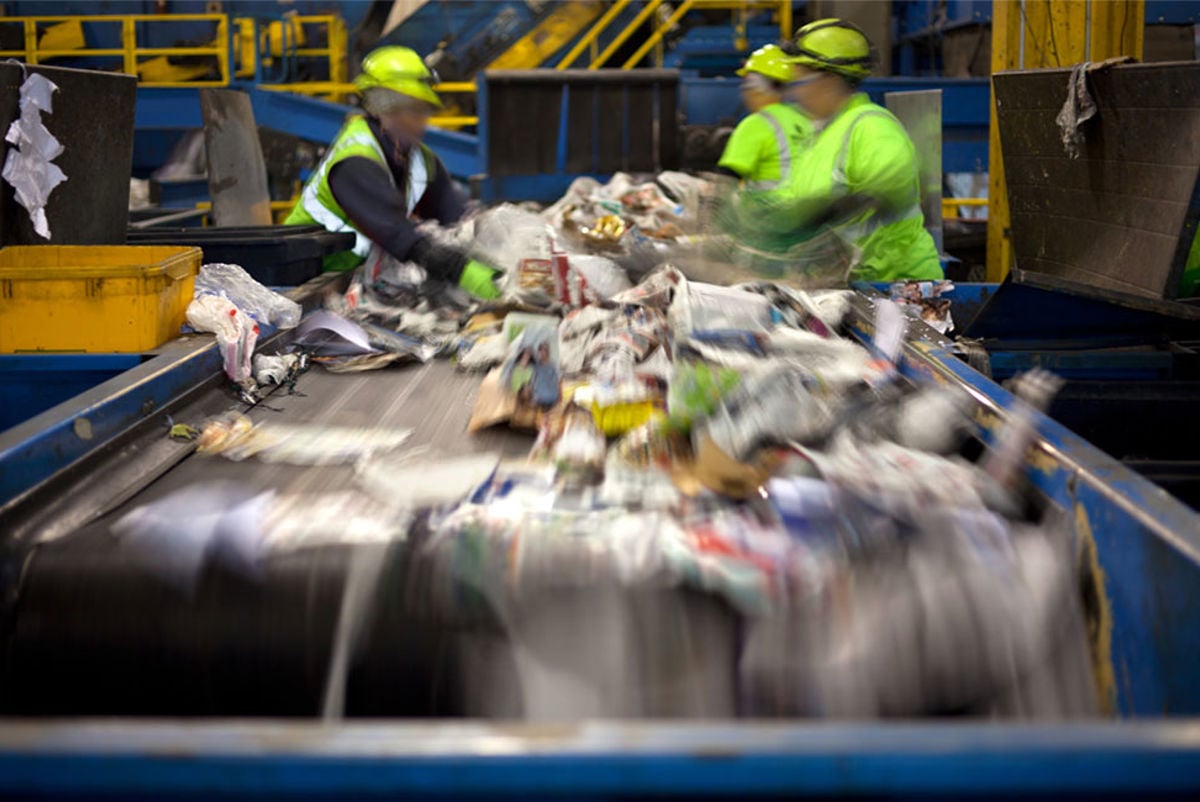 Sorting recycling materials